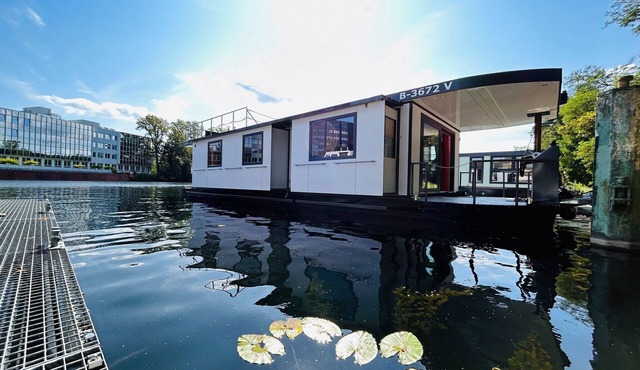 schwimmendes Ferienhaus in Berlin