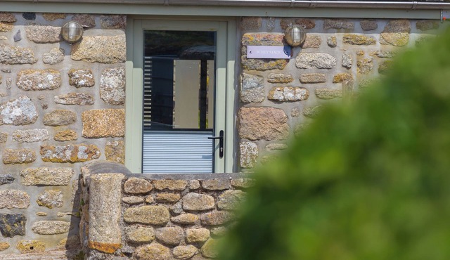 SCILLY STACK, pet friendly, character holiday cottage in St Just