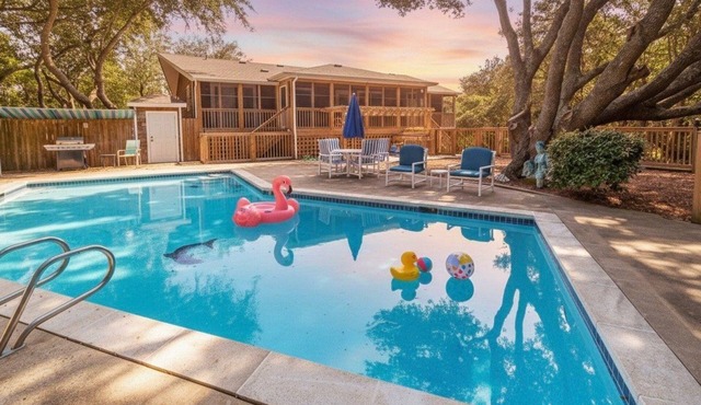 Seascape Cottage - Kitty Hawk, MP 3.5, 300 Yds to Beach, Pool, Foosball, Near Golf Course, Pets OK
