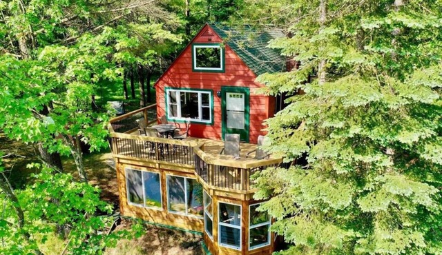 Secluded Riverfront Cottage | Sauna, Fire & Kayaks