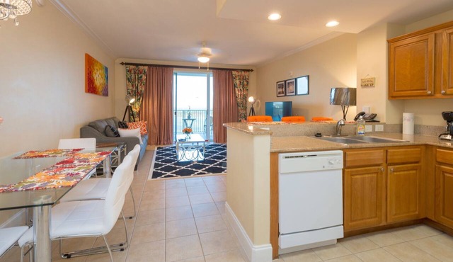 Sensational Water View 1 Mile to Disney Newly Renovated Superb Location