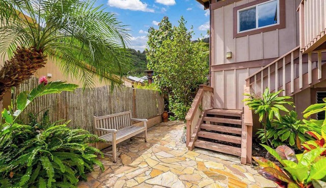 Simple Hawaii Kai Studio with Lanai & WiFi Near the Beaches