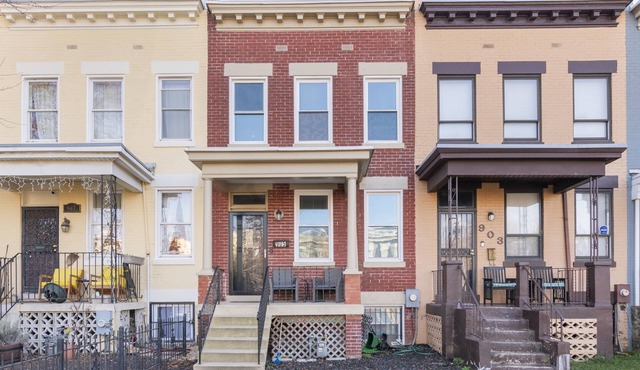 Sleek Modern 4BR Home Near Capitol Hill | Rooftop BBQ | High speed wifi