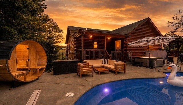 Sleeps 15, Heated Pool, Hot tub, Barrel Sauna, Full Game Room and amazing views!