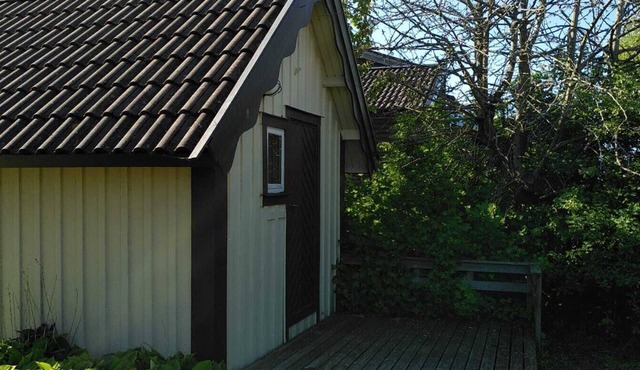 Small comfortable cottage near beachside