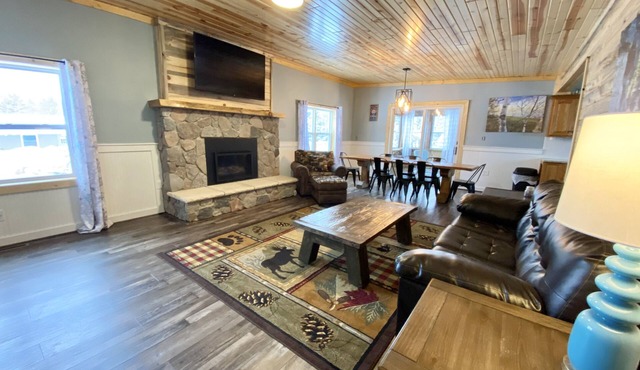 Snowmobile Friendly! Ample Parking-only 1 block to trail! Clean w cozy Fireplace