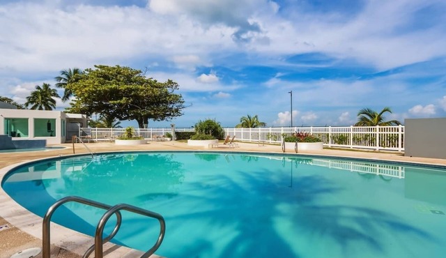 Sol Dorado. Beach access, pool, gym & resort vibe