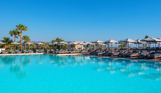 Solimar Aquamarine Resort
