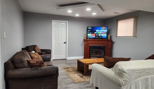 Spacious 2BR Private Suite & Entrance-Near Downtown & Bridge-Near Caesars & UOW