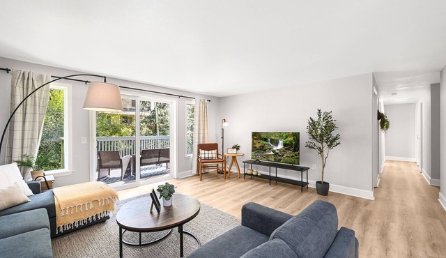 Spacious 3 BR Private Home w/King Bed in Bothell