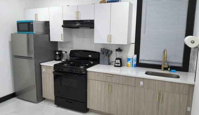 Spacious 4-bedroom, 4 beds 2 bath each, in lovely Newark with AC, WiFi.