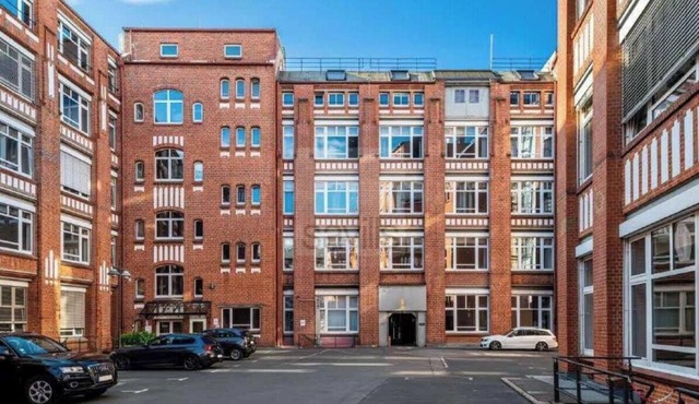 Spacious 4-Bedroom Apartment in Central Berlin