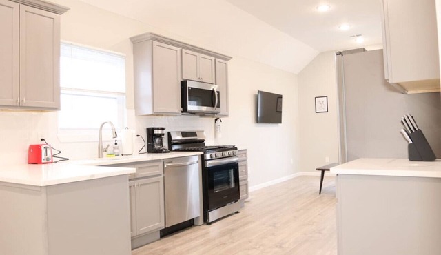 Spacious 4BR/2 Bath Home in Cedar Grove