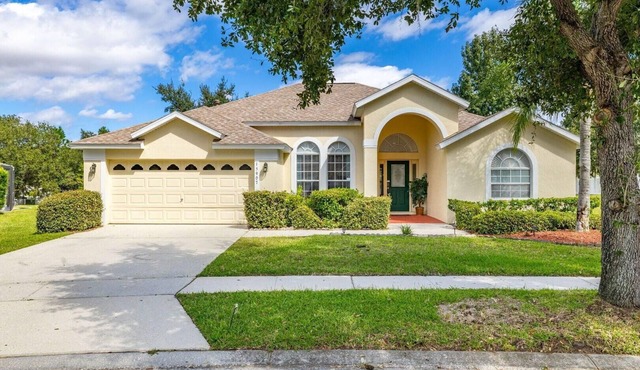 Spacious 6-bed villa in gorgeous Clermont Newly refurbished no rear neighbors