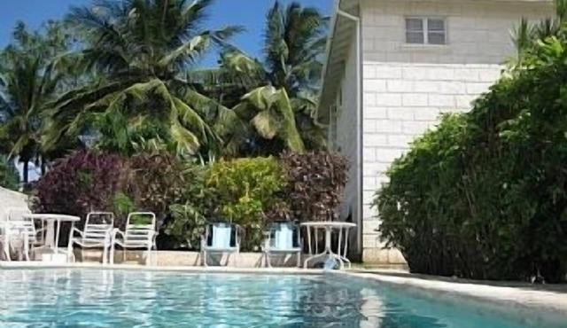 Spacious and comfortable Villa with pool in Upmarket Area of Holders, St James.
