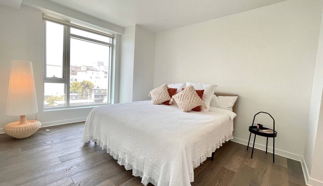 Spacious and modern 2 bedroom in Pacific Heights