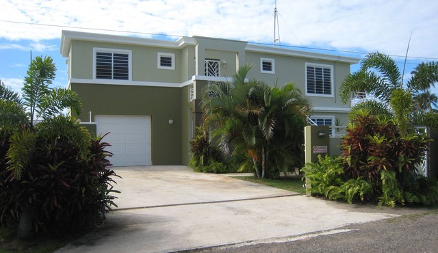Spacious, attractively decorated 2 BR 1bath gated Apt, 4 Mins to Jobos Beach