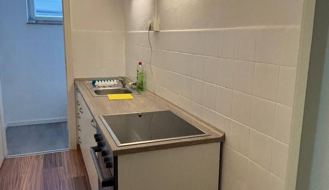 Spacious basement apartment with 3 bedrooms, Wohnung mit 4 Betten