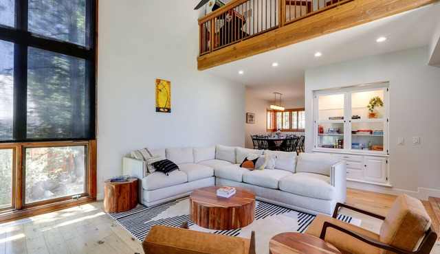 Spacious Flagstaff Home w/Hot Tub & Fire Pit!