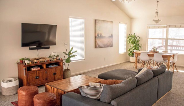 Spacious Lakewood home near downtown Denver