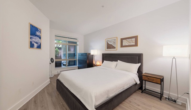Spacious Modern 3BR Condo at UBC - Ideal for Families & Scholars