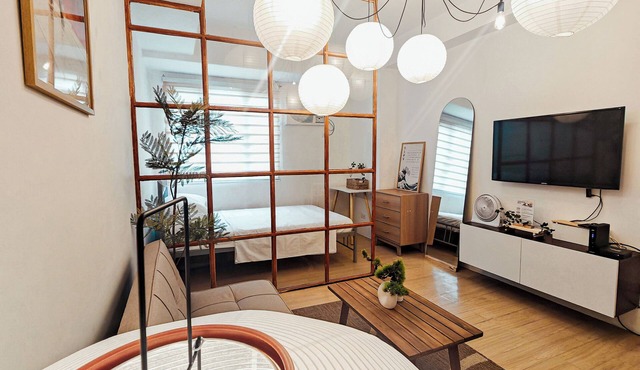 Spacious studio in Quezon City with AC, WiFi & Coffee + Sofabed