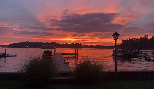 Spectacular Michigan Cottage on All Sports Paw Paw Lake
