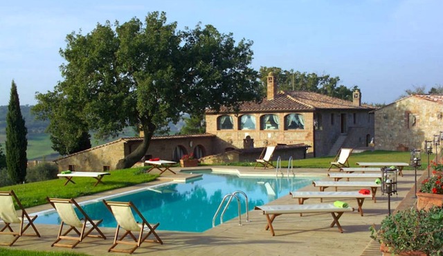 Splendid farmhouse in the heart of the Val d'Orcia