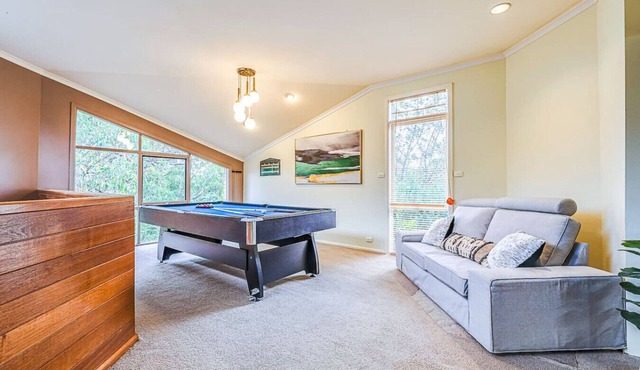 StayAU Comfortable Two-Story w/Pool Table&Backyard