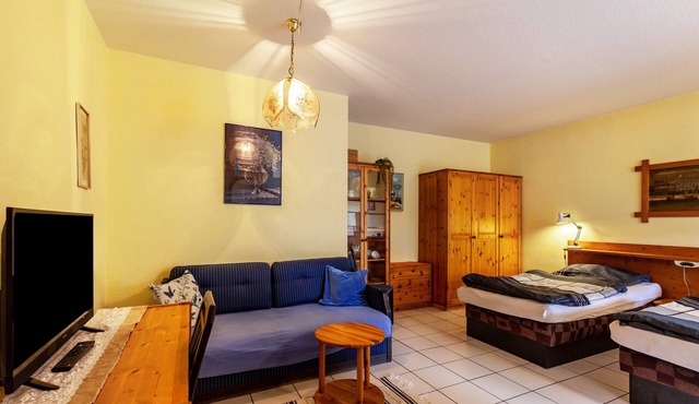 Studio Apartment 'Gudrun' with Private Terrace, Shared Garden and Wi-Fi