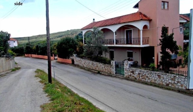 Studio apartments with pool in a graphic greek village - 2km from the beach