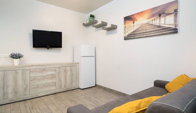 Studio "Glicine" with Balcony and Air Conditioning