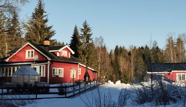 Stuga Mörtbäcken – Secluded Cabin in the Forest near Arvika