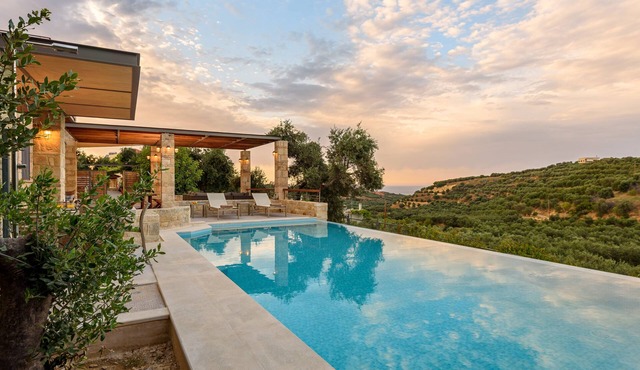 Stylish four bedroom villa close to the beach with ocean view.