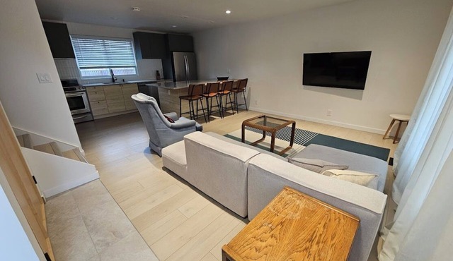 Stylish Newly Renovated 2BR Retreat in Quiet Windsor Area