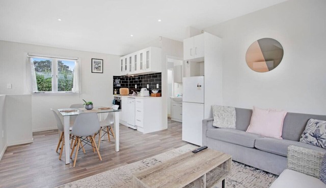 Summerside Unit with Parking and Air-con