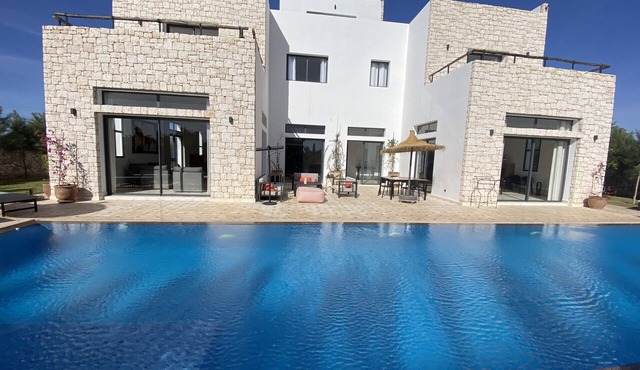 Sumptuous Villa close to the beaches and the golf course