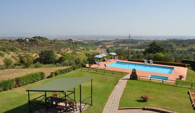 Super panoramic villa for 8, steps from town, exclusive pool, full A/C, Wi‑Fi