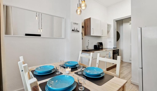 Sweet Central Tiny Apartment for 4 People