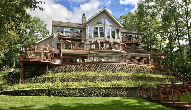 Terrace on the Lake – Private Lakefront with Breathtaking Views