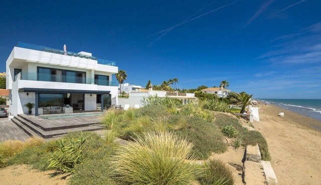 The Beach House -Front line beach Villa in Elviria