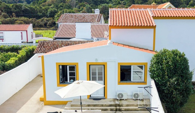 The Biscuit House T1 by PontaNegraAzores