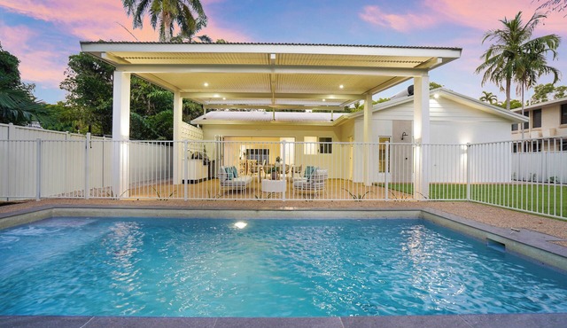 The Bougainvilia House - Beachside Tropical Retreat with Private Pool