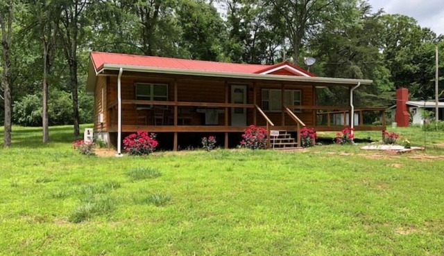 The Nest a Cozy Cabin at Table Rock Lake - two blocks to water, large deck