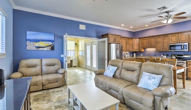 'The Shell House' in Titusville: Pool, Golf Access