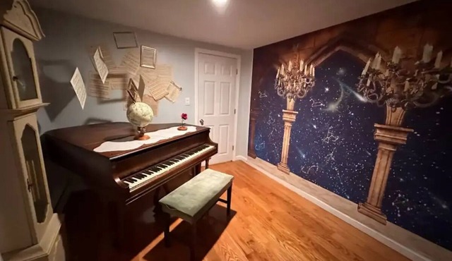 Themed Stay in Historic Salem-Walk to Downtown!