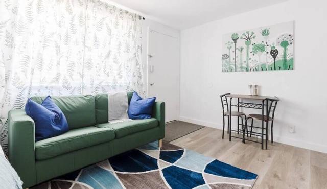 This studio is a 1 bedroom(s), 1 bathrooms, located in Tempe, AZ.