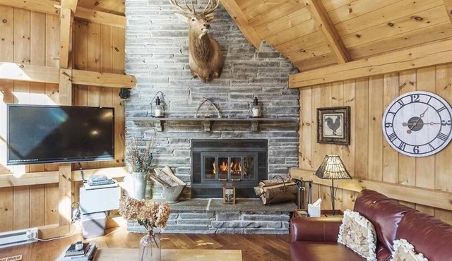Timber frame home only 5 minutes from Windham Mountain - perfect for 2 families!