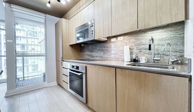 Toronto Water Front Spacious Family 2+1 Condo in Heart of Down Town Toronto