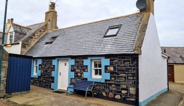 Traditional cottage close to harbour and beach